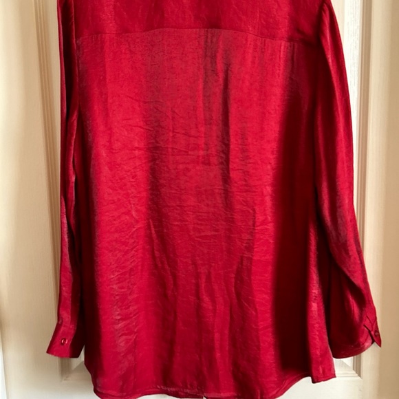Chico’s Silk Red Shimmer Solid Button Up Blouse Size 1 Women - Picture 12 of 14